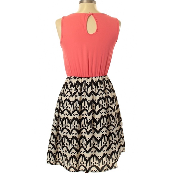 Coii Pink Sleeveless with Black and Cream Chevron Inspired Print Dress - Picture 2 of 12